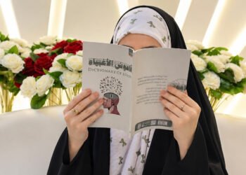 كيف يمكن للغباء أن يصبح وسيلة للنجاة؟